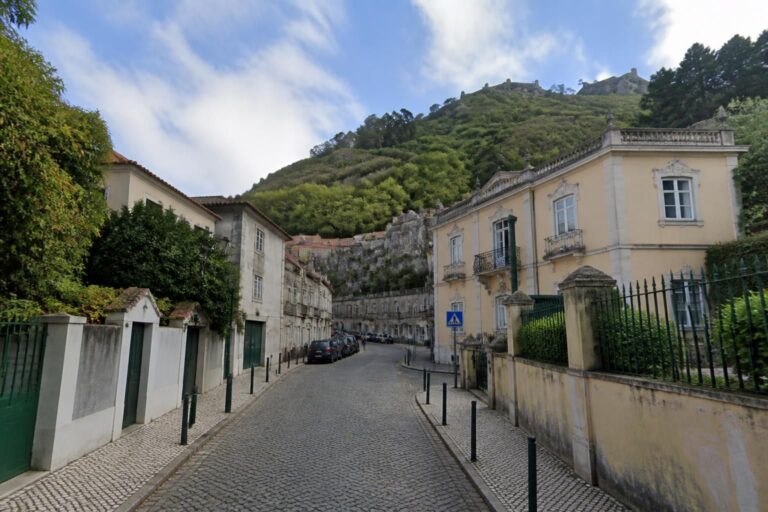 découvrez mapcrunch, une plateforme unique pour explorer le monde au hasard grâce à la vue street view. partez à l'aventure virtuelle et explorez des lieux insolites partout sur la planète.