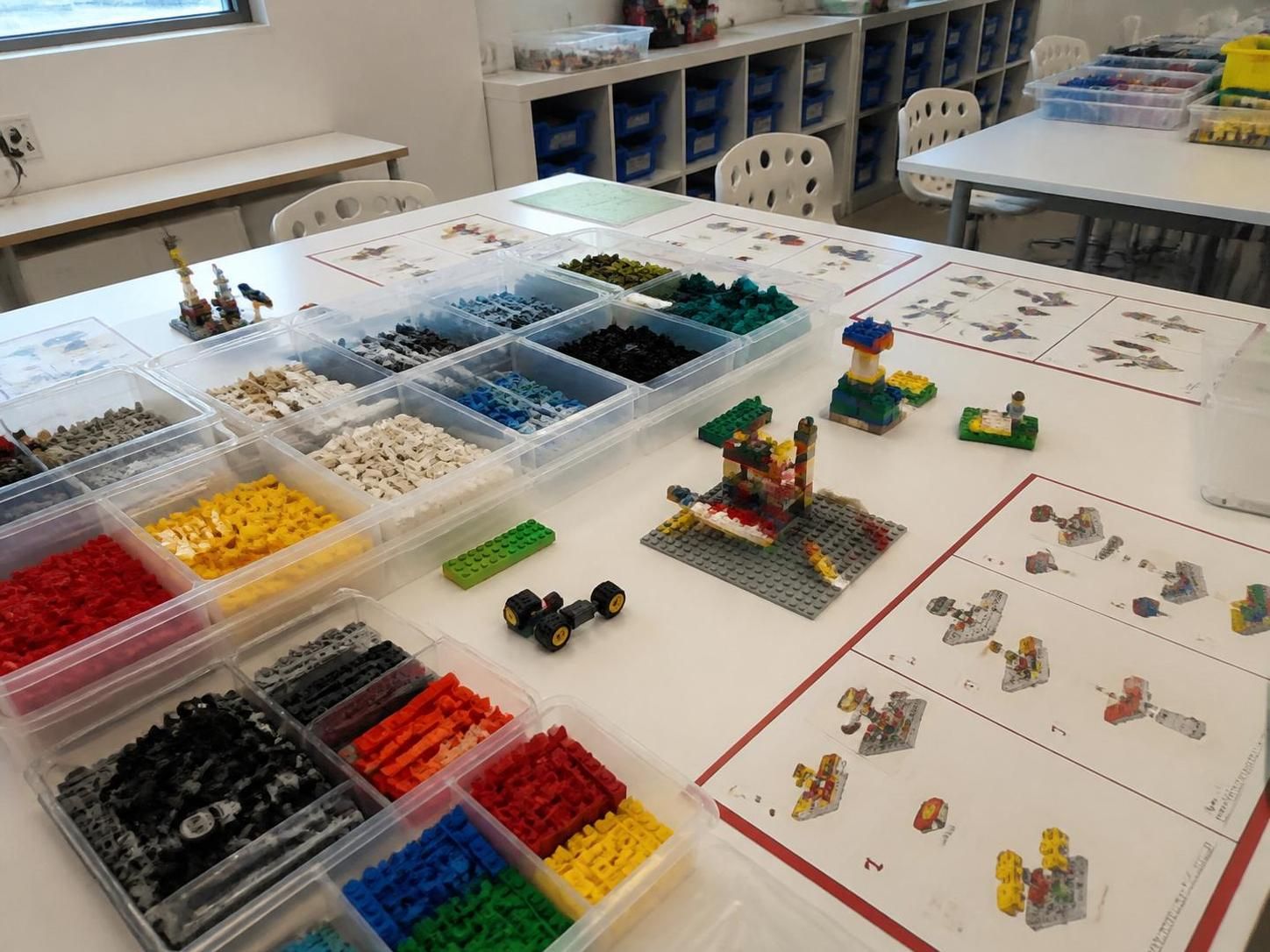 téléchargez gratuitement vos notices de montage lego pour construire facilement vos modèles préférés. accédez à une large bibliothèque de guides en pdf.
